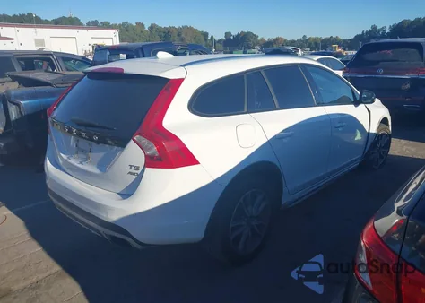 2018 Volvo V60 Cross Country T5 z USA, uszkodzony, nr VIN YV440MWK4J2059055